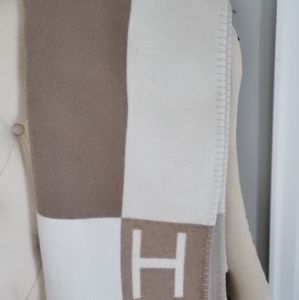 Hermes Avalon Throw Blanket